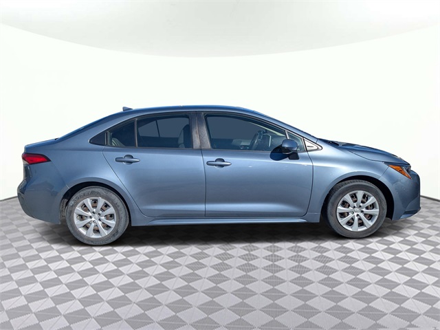 2021 Toyota Corolla LE photo 2