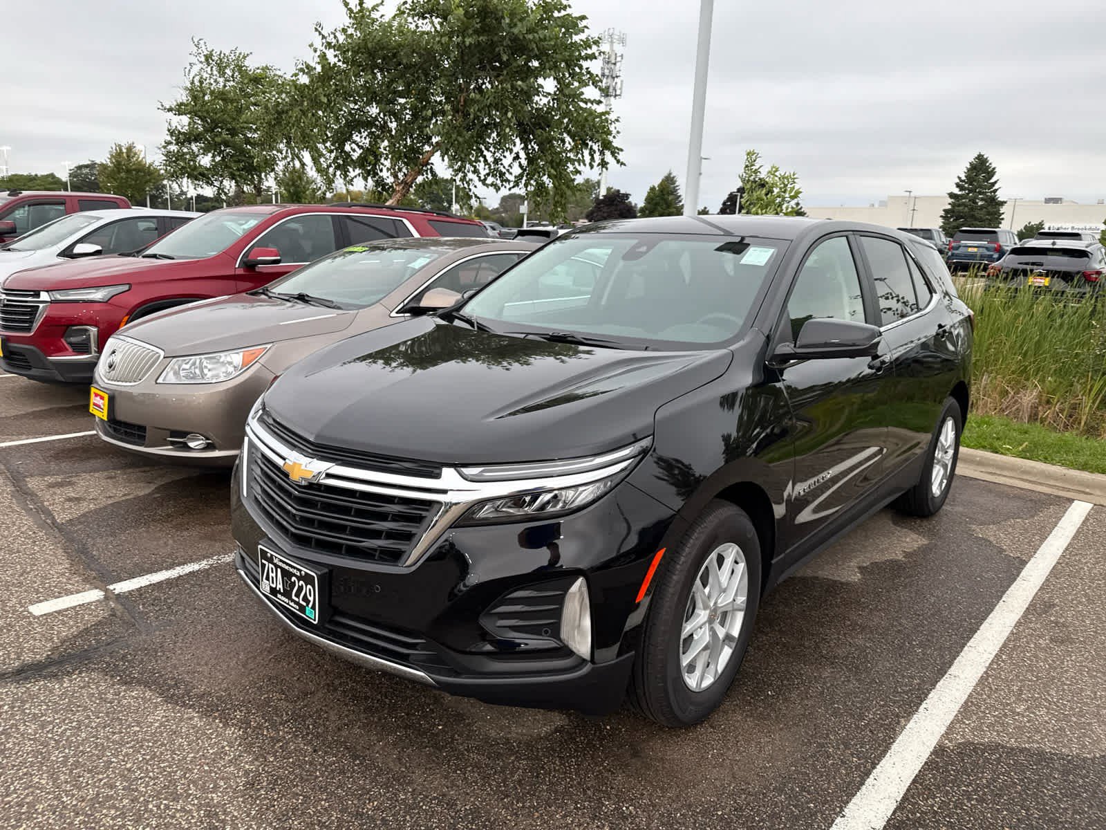 2024 Chevrolet Equinox LT photo 2