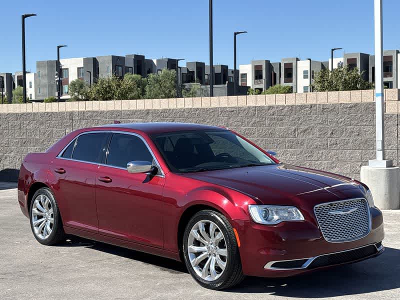 2020 Chrysler 300 Touring photo 2