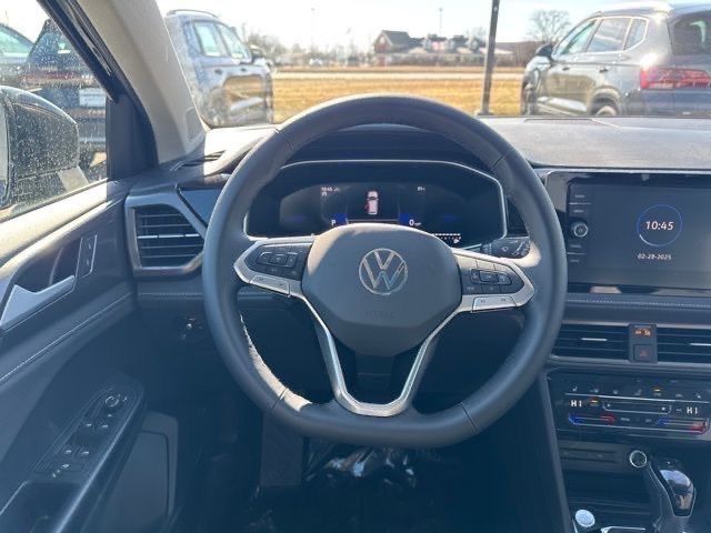 2025 Volkswagen Taos SE photo 18