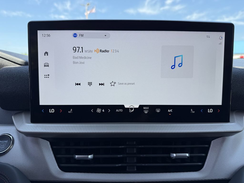 2025 Ford Explorer photo 3