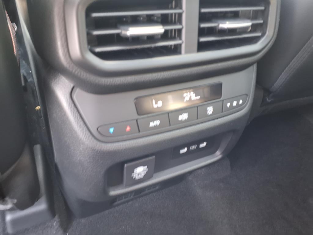 2025 Honda Pilot TrailSport photo 3