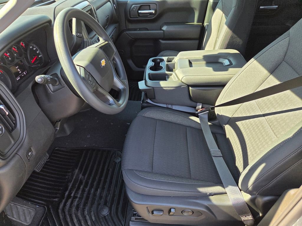 2025 Chevrolet Silverado 1500 Custom photo 6