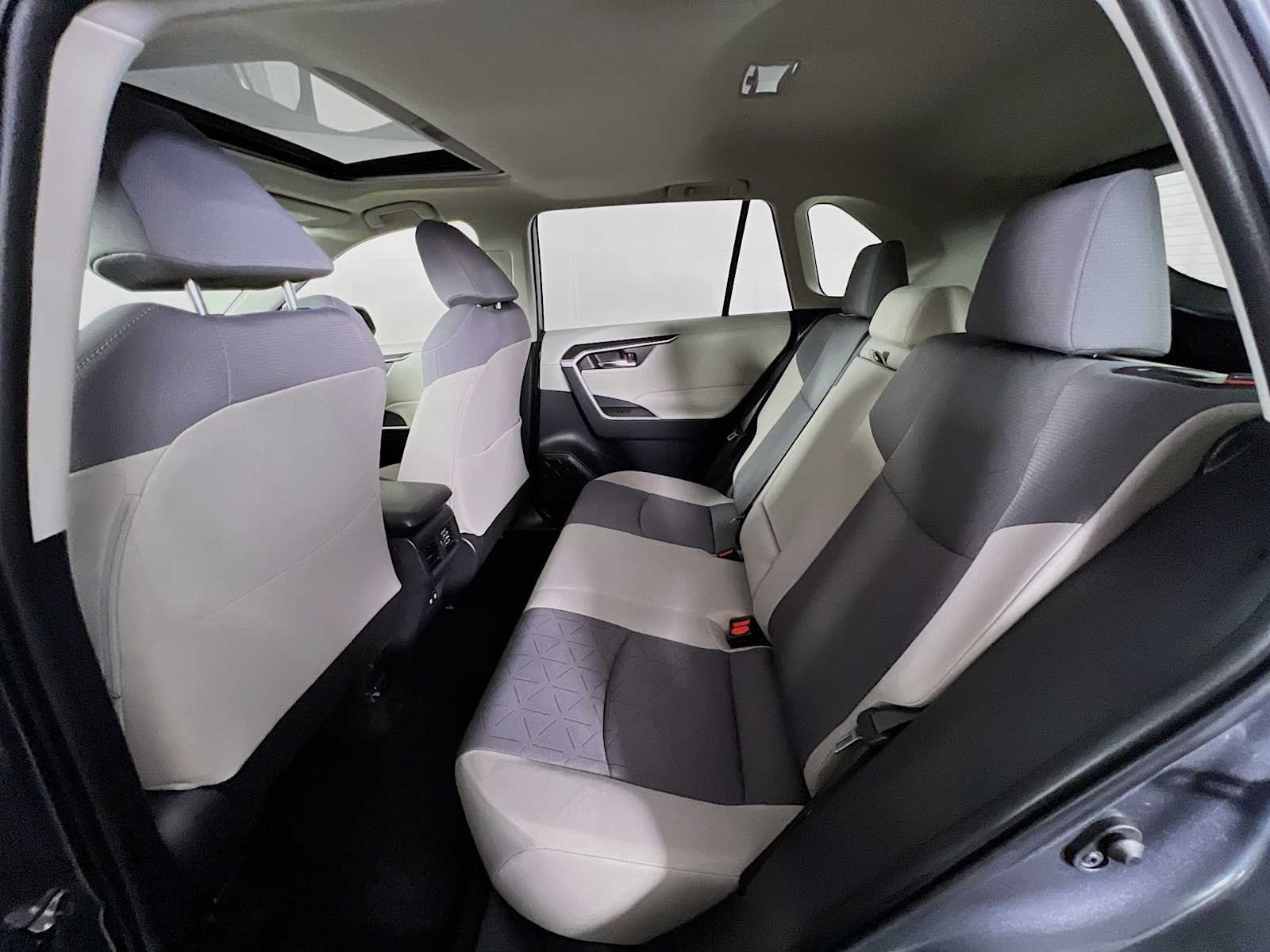 2019 Toyota RAV4 XLE photo 22