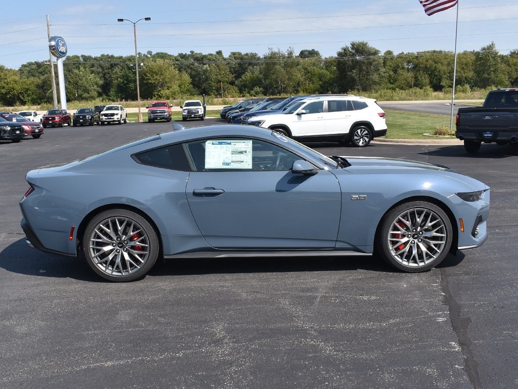 2025 Ford Mustang GT Premium photo 13