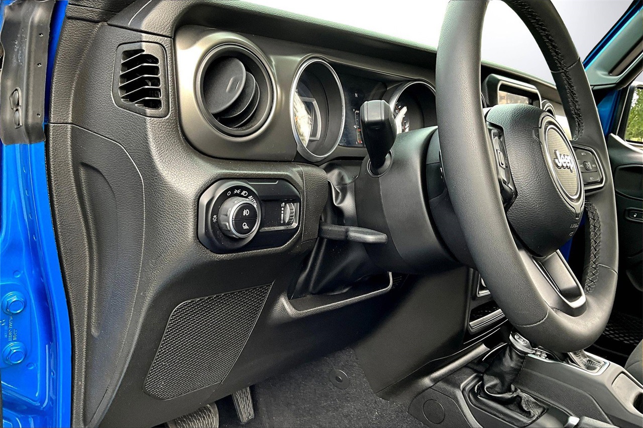 2023 Jeep Gladiator Willys photo 17
