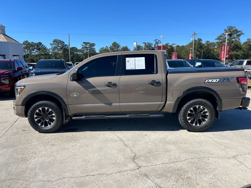 2022 Nissan Titan PRO-4X photo 2