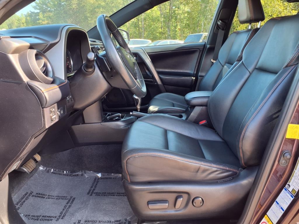 2017 Toyota RAV4 SE photo 2