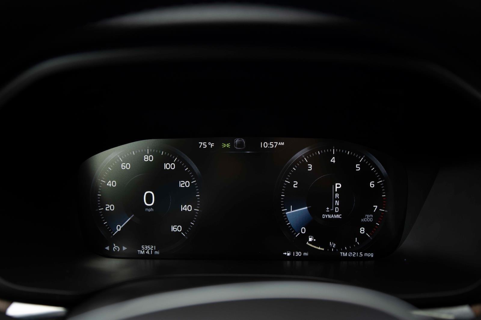 2021 Volvo XC60 Momentum photo 4