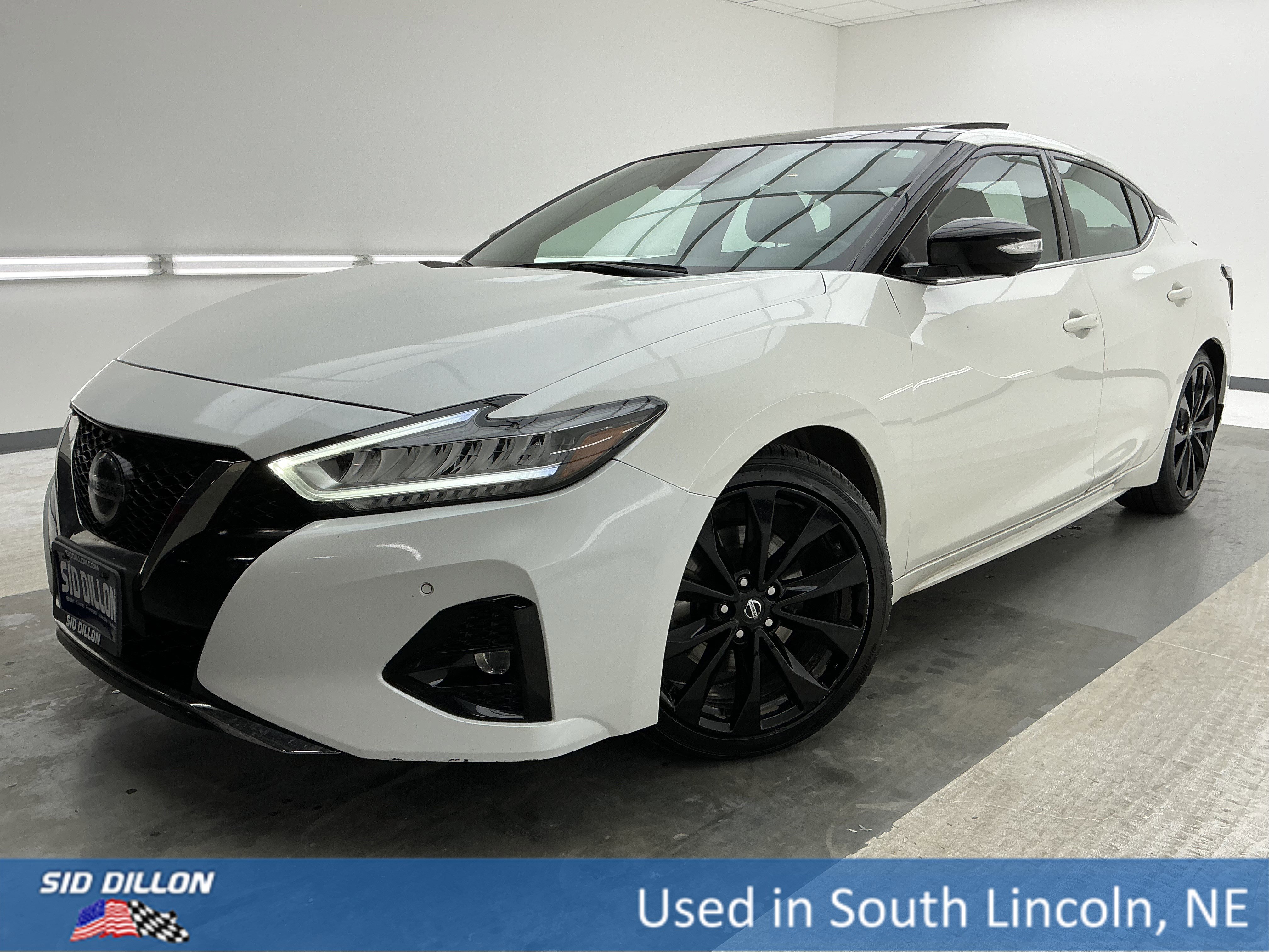 2020 Nissan Maxima SR's photo