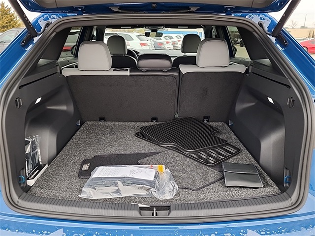 2025 Volkswagen Atlas Cross Sport SEL R-Line photo 3