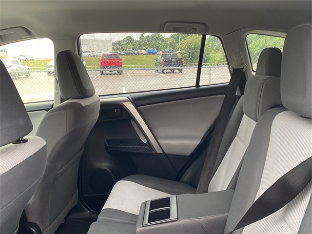 2014 Toyota RAV4 LE photo 16