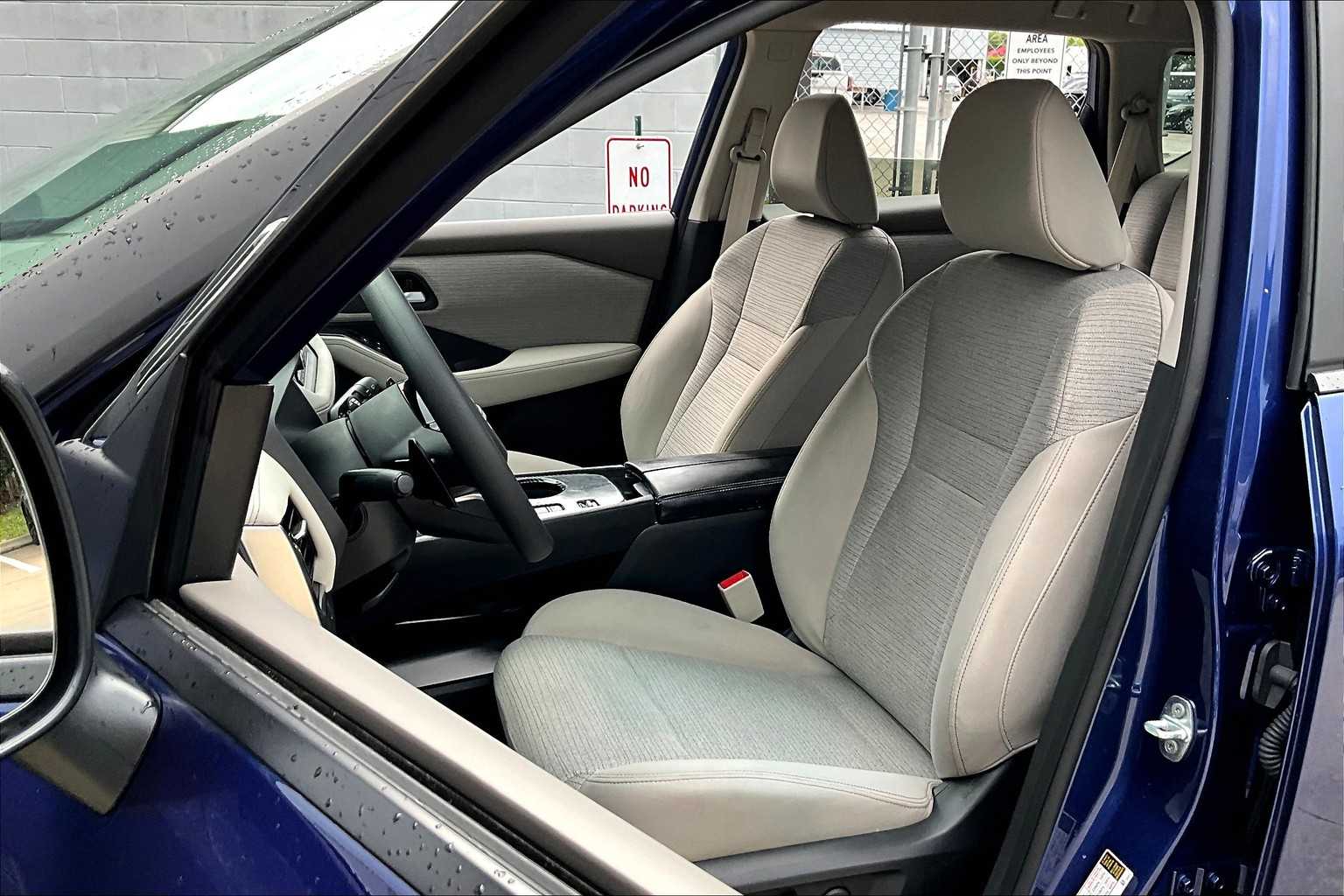 2023 Nissan Rogue SV photo 6