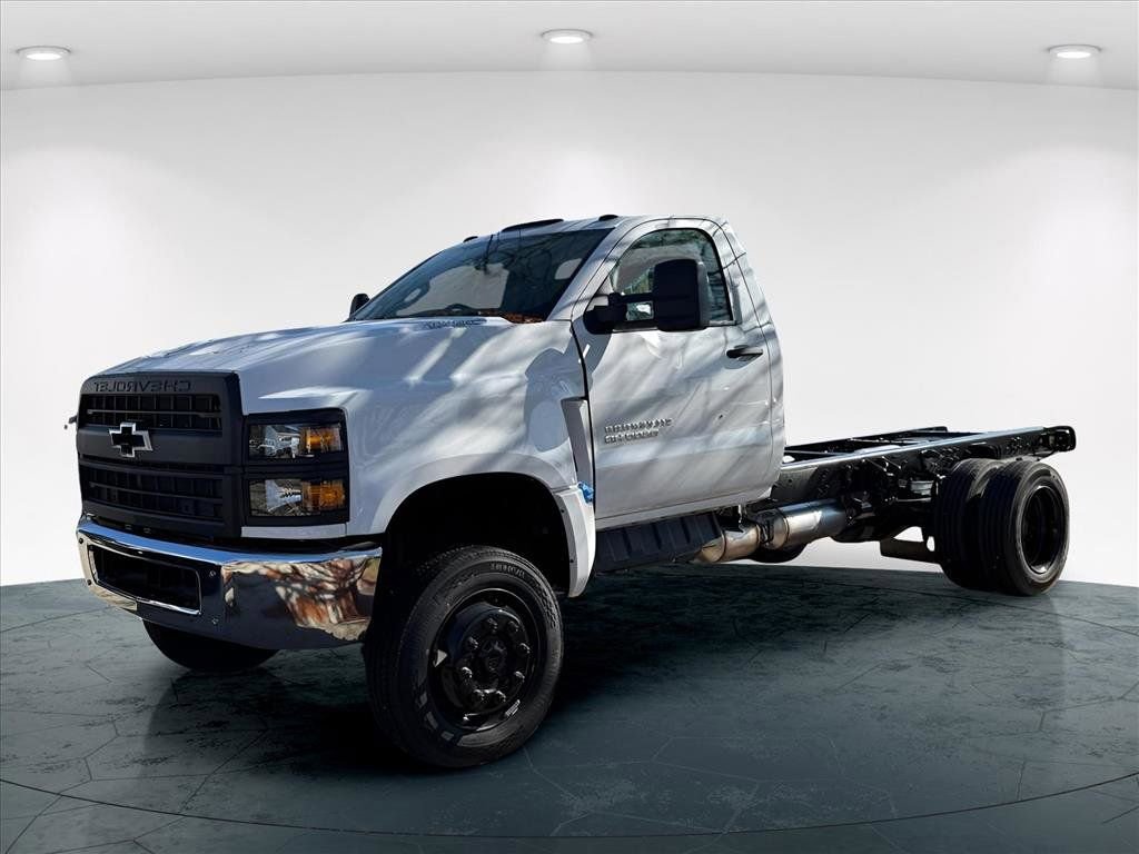 2024 Chevrolet Silverado 4500 Medium Duty Chassis Cab Work Truck's photo