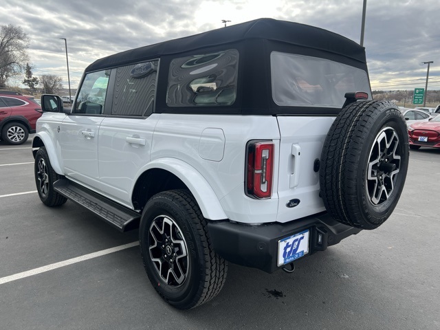 2025 Ford Bronco Outer Banks photo 3