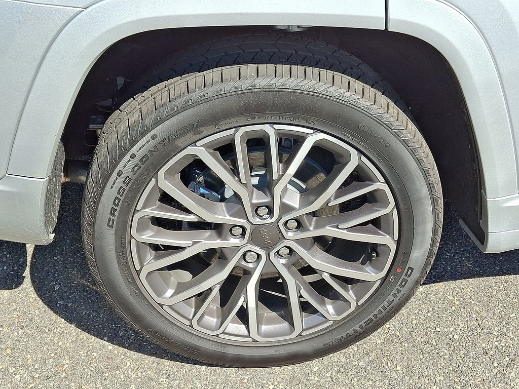 2025 Jeep Grand Cherokee L Summit Reserve photo 4