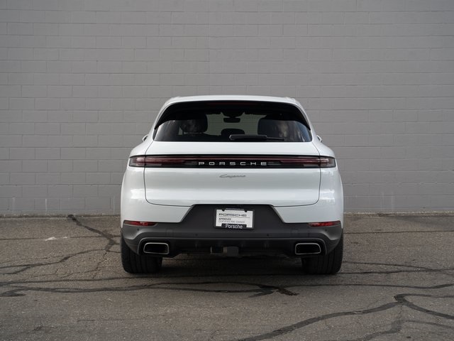 2024 Porsche Cayenne Base photo 5