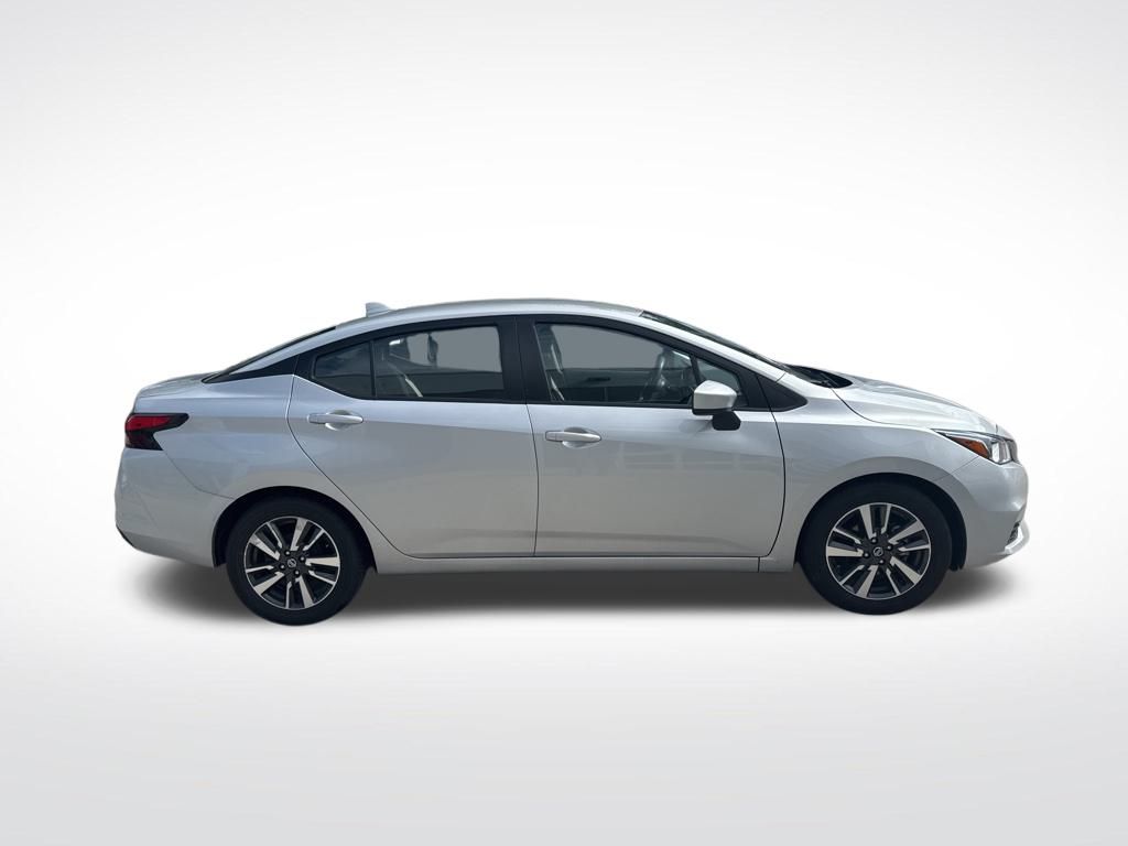 2022 Nissan Versa 1.6 SV photo 4