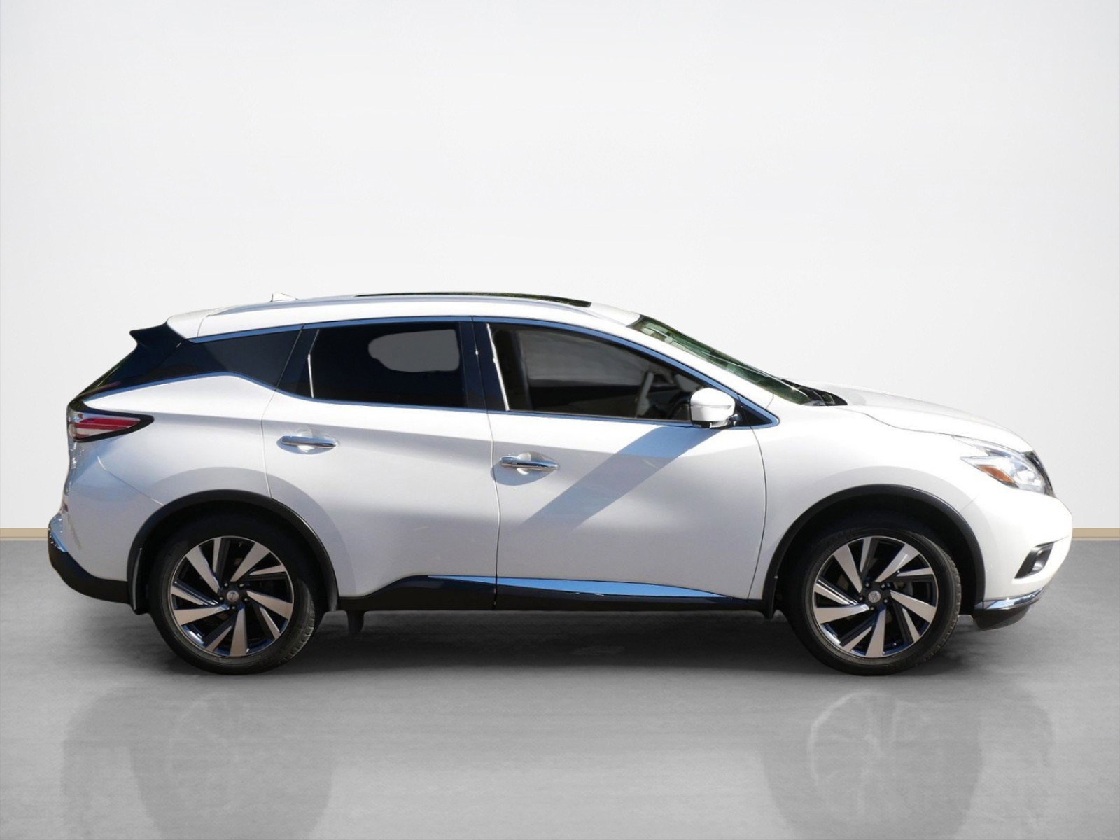 2015 Nissan Murano Platinum photo 2