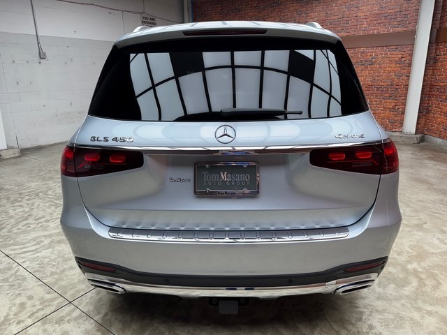 2025 Mercedes Benz GLS 450 4MATIC photo 4