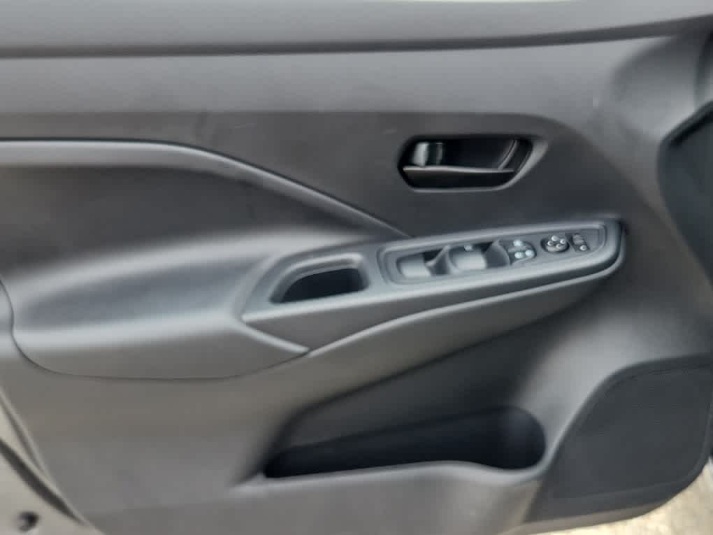 2025 Nissan Versa S photo 13