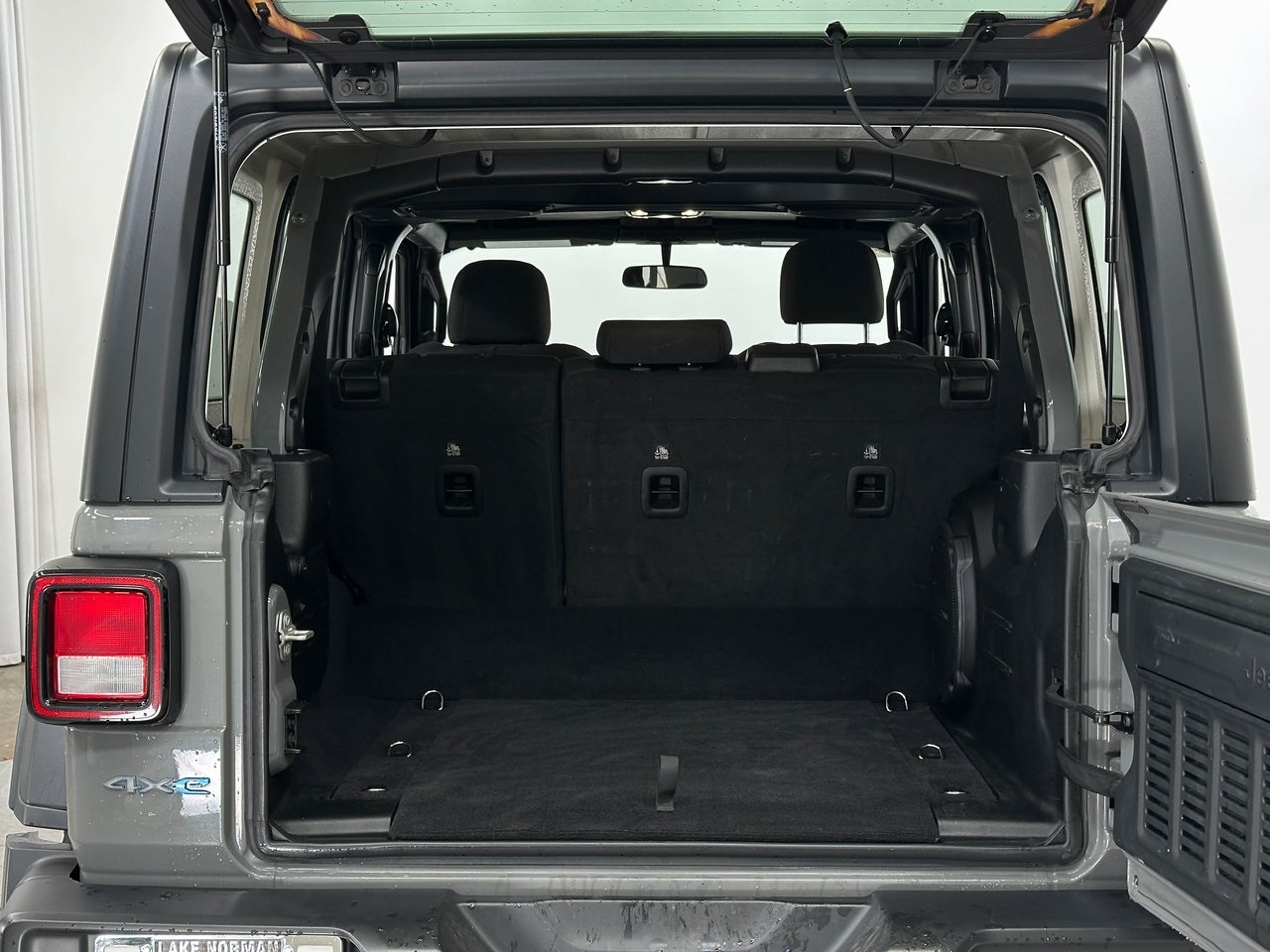 2023 Jeep Wrangler Base 4xe photo 19
