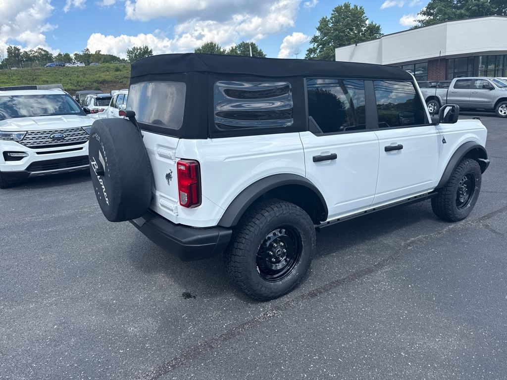 2023 Ford Bronco Black Diamond photo 3