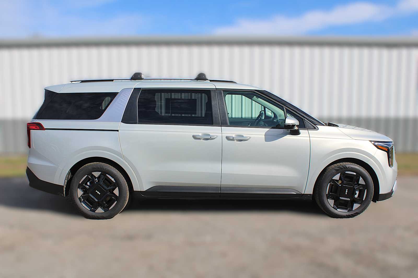 2025 Kia Carnival EX photo 2