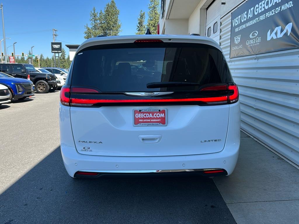 2023 Chrysler Pacifica Limited photo 4