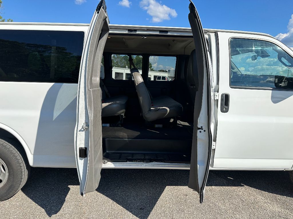 2019 Chevrolet Express Passenger 3500 LT photo 23