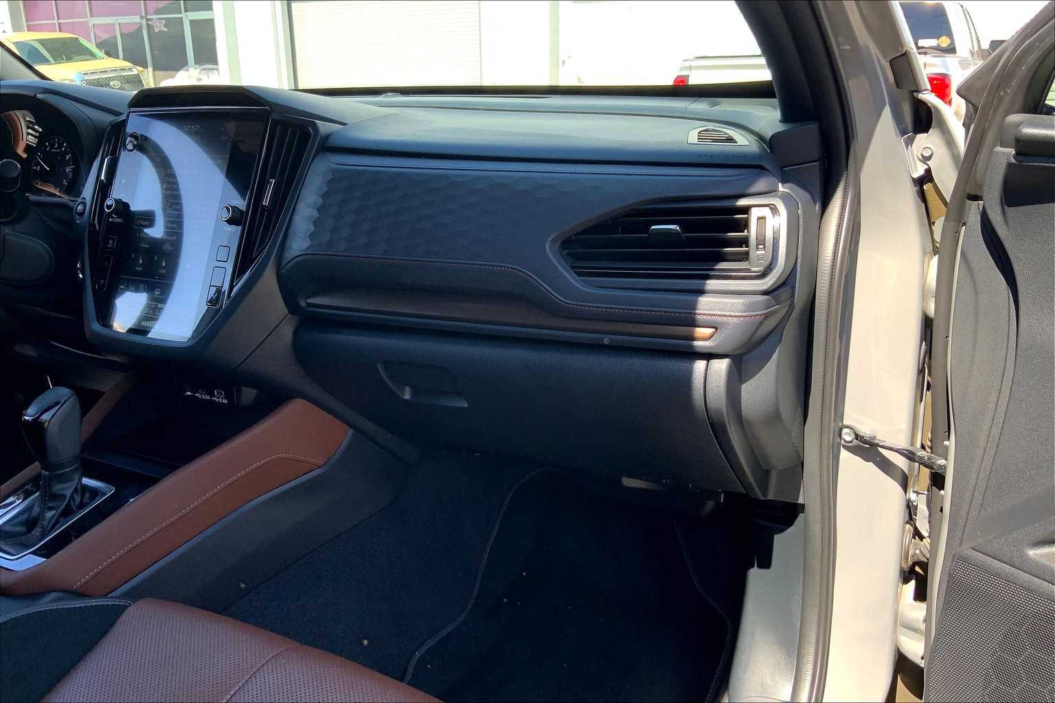 2025 Subaru Forester Touring photo 16