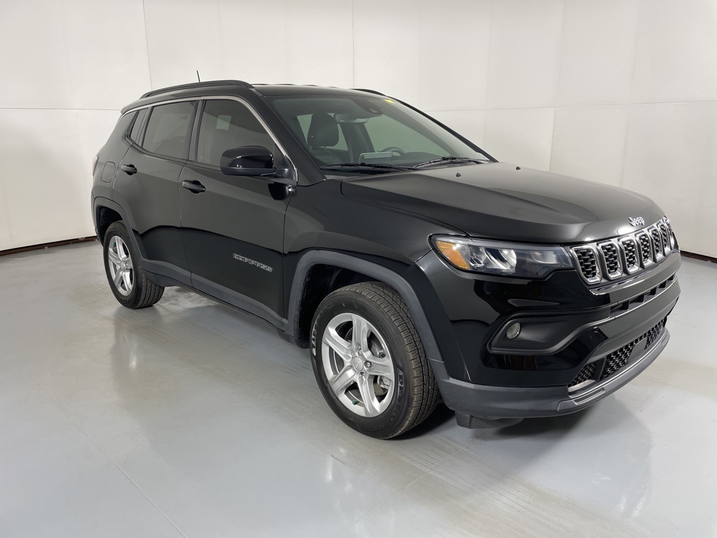2024 Jeep Compass Latitude photo 2