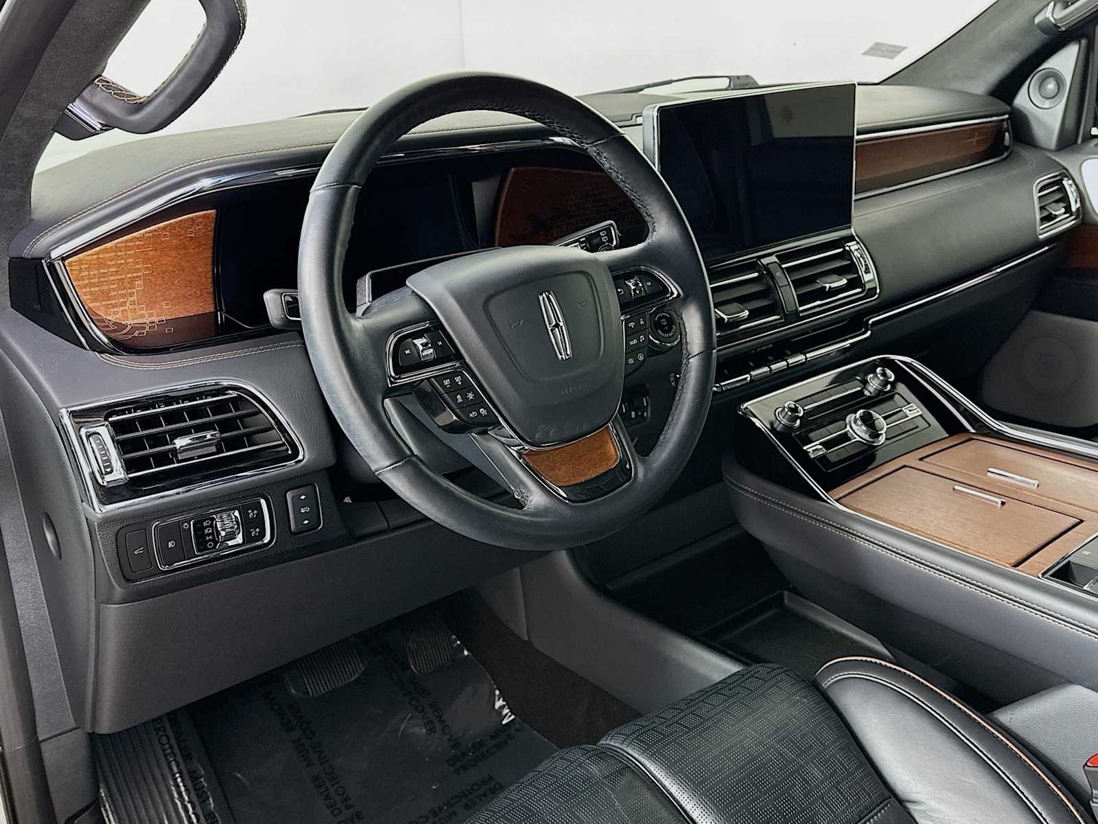 2024 Lincoln Navigator Black Label photo 3