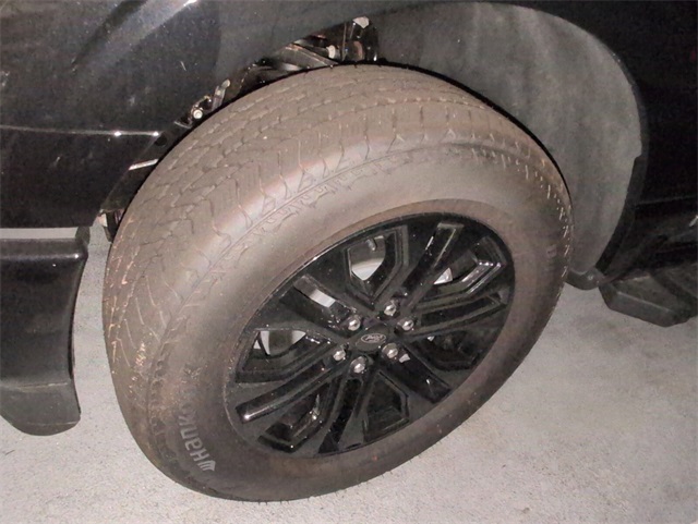 2025 Ford F-150 Lariat photo 4