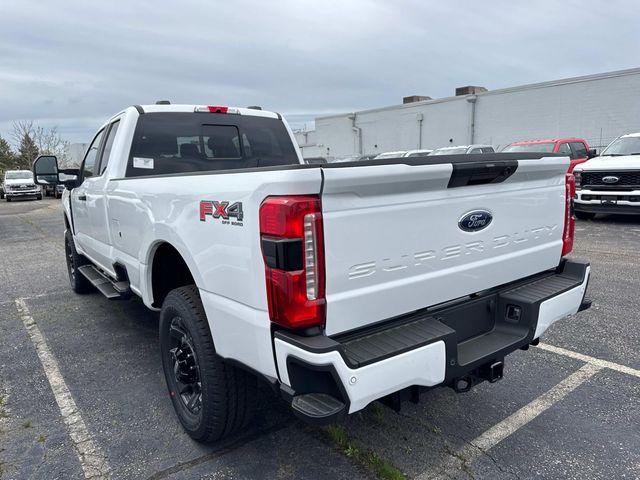 2025 Ford F-350 photo 2