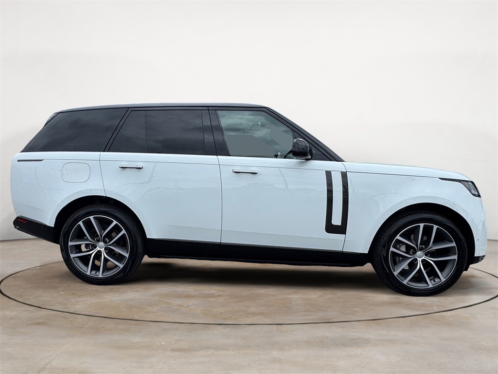 2025 Land Rover Range Rover SE photo 4
