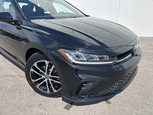 2025 Volkswagen Jetta 1.5T Sport photo 3