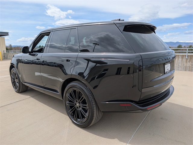 2025 Land Rover Range Rover SE photo 3
