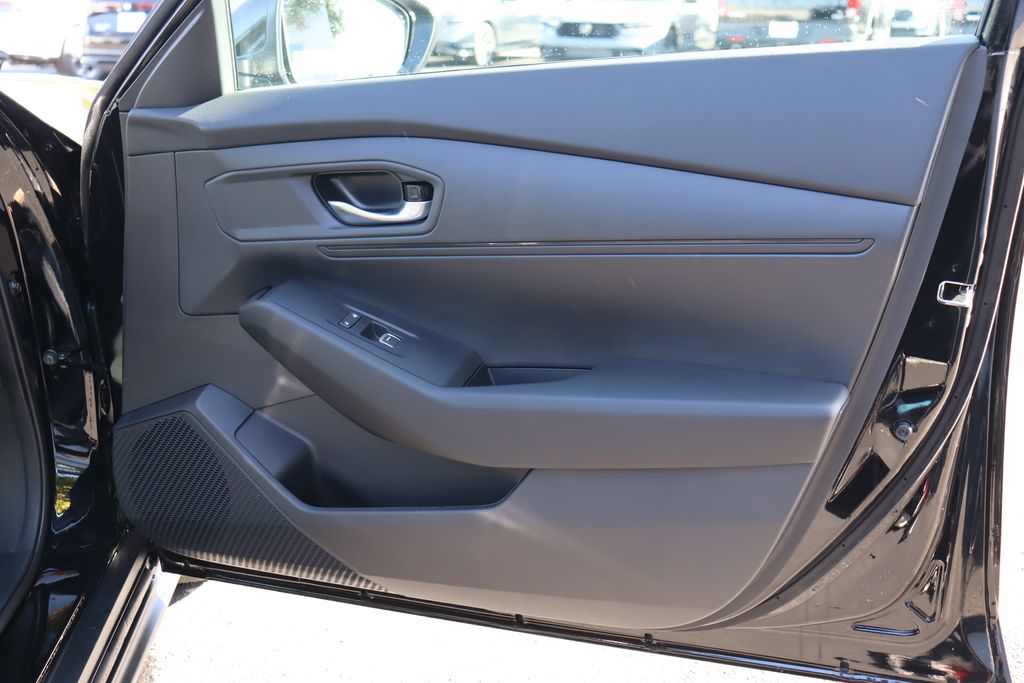 2025 Honda Accord LX photo 18