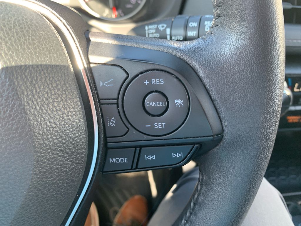 2022 Toyota RAV4 XLE photo 23