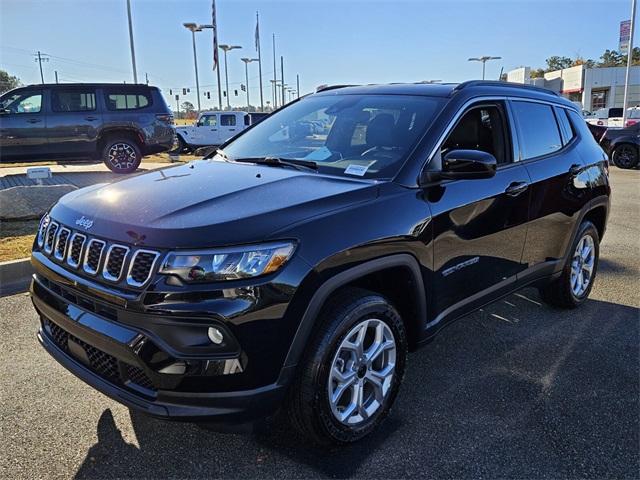 2026 Jeep Compass Latitude photo 3