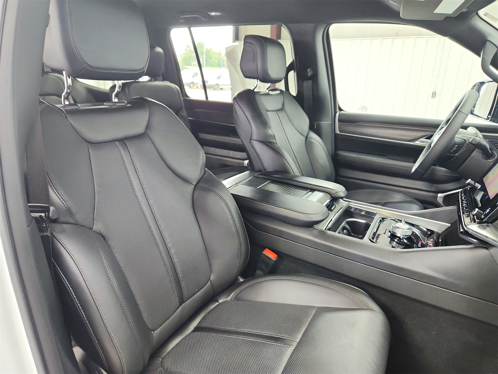 2024 Jeep Wagoneer Series II photo 44