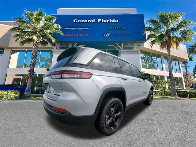 2025 Jeep Grand Cherokee Limited photo 4