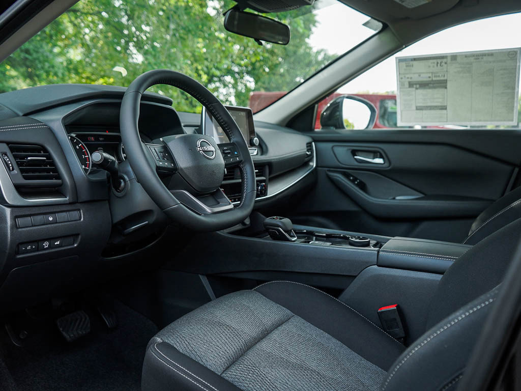 2026 Nissan Rogue SV photo 17