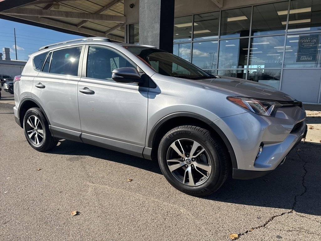 2017 Toyota RAV4 XLE photo 3