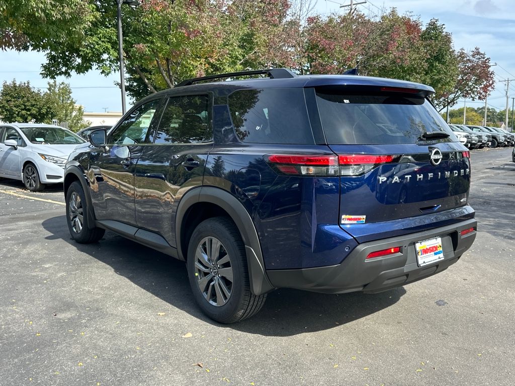 2025 Nissan Pathfinder SV photo 2
