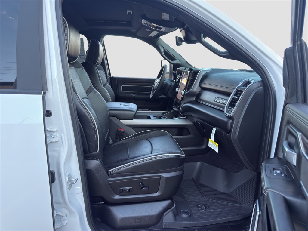 2025 Ram 2500 Laramie photo 18