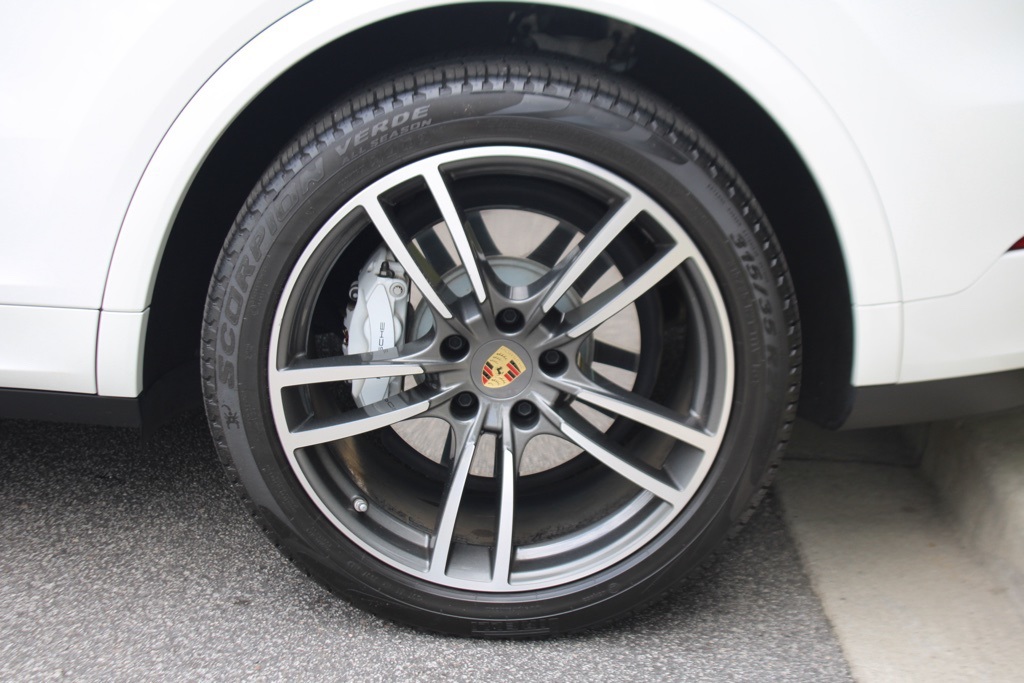 2023 Porsche Cayenne Turbo photo 13