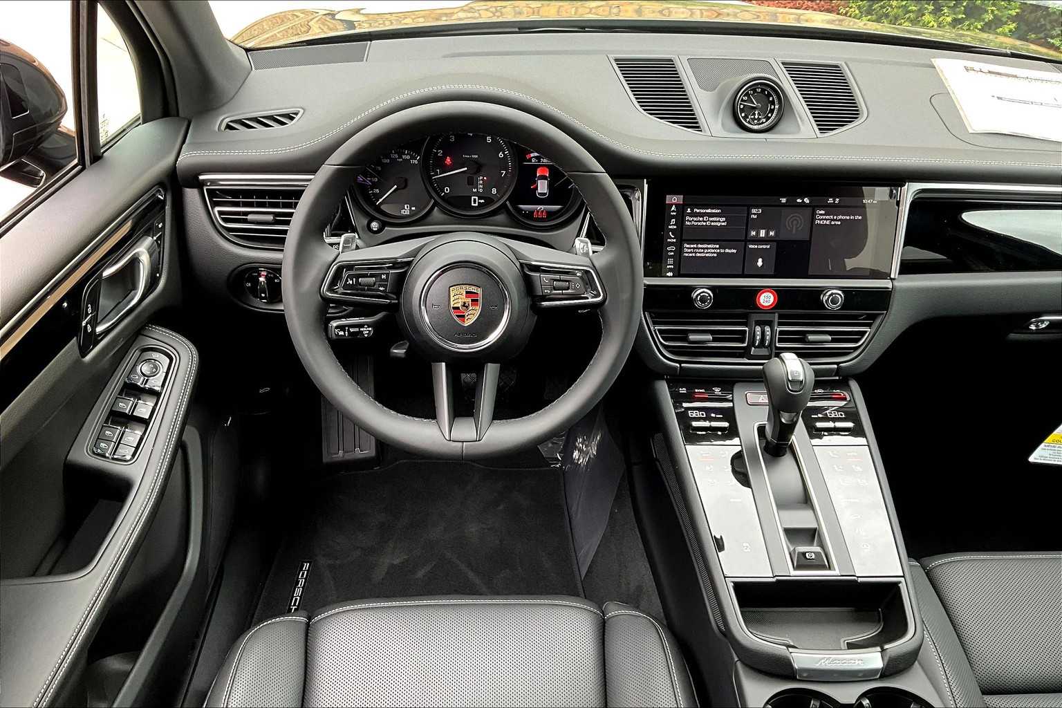 2026 Porsche Macan T photo 14