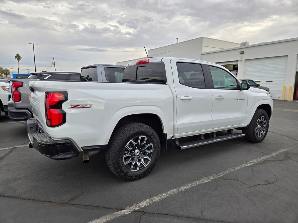 2023 Chevrolet Colorado Z71 photo 2